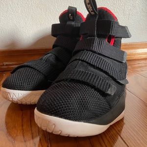 Nike Lebron Soldier 11’s Basketball Shoes